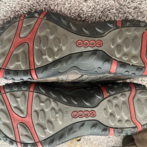 Ecco size 40 walking shoes - Picture 4 of 6